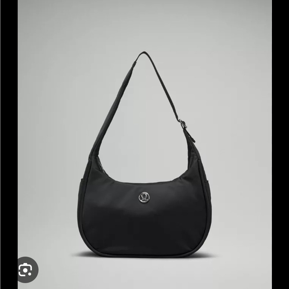 Gently used hand bag. Super cute almost like new!